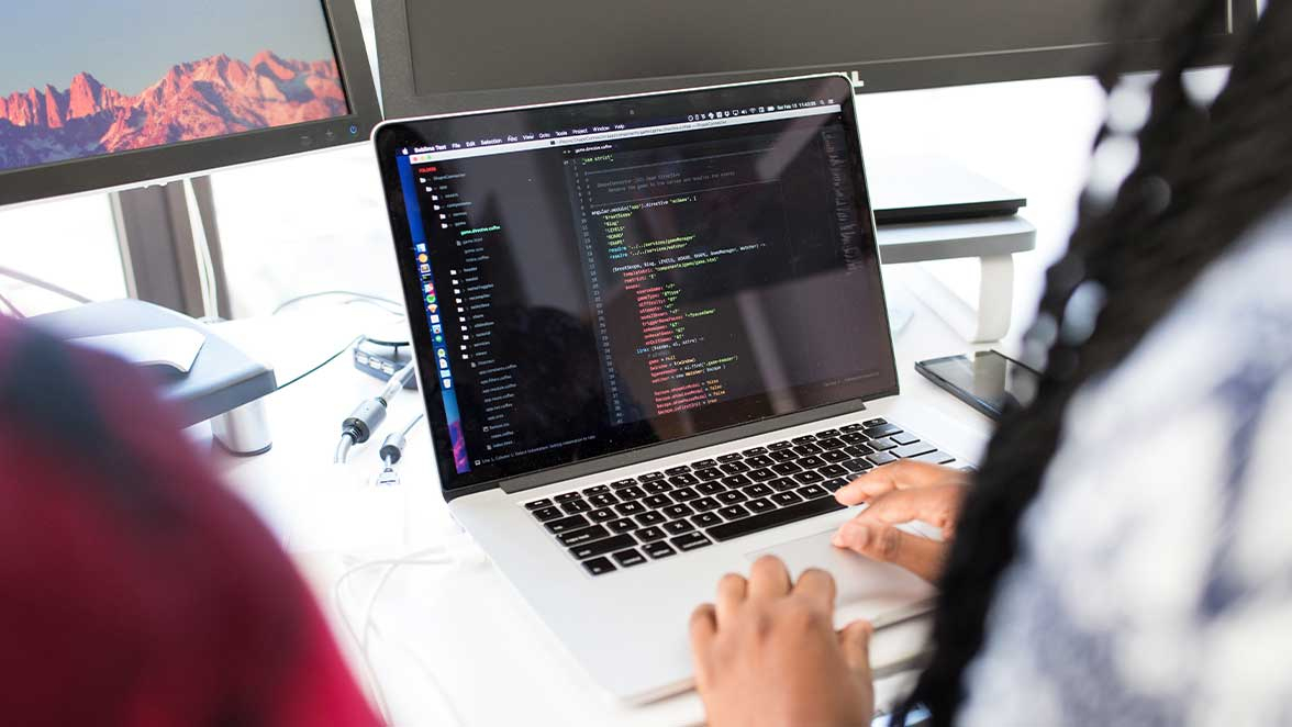 How to Ace Web-Based Projects as a Small Business and Outperform Competitors